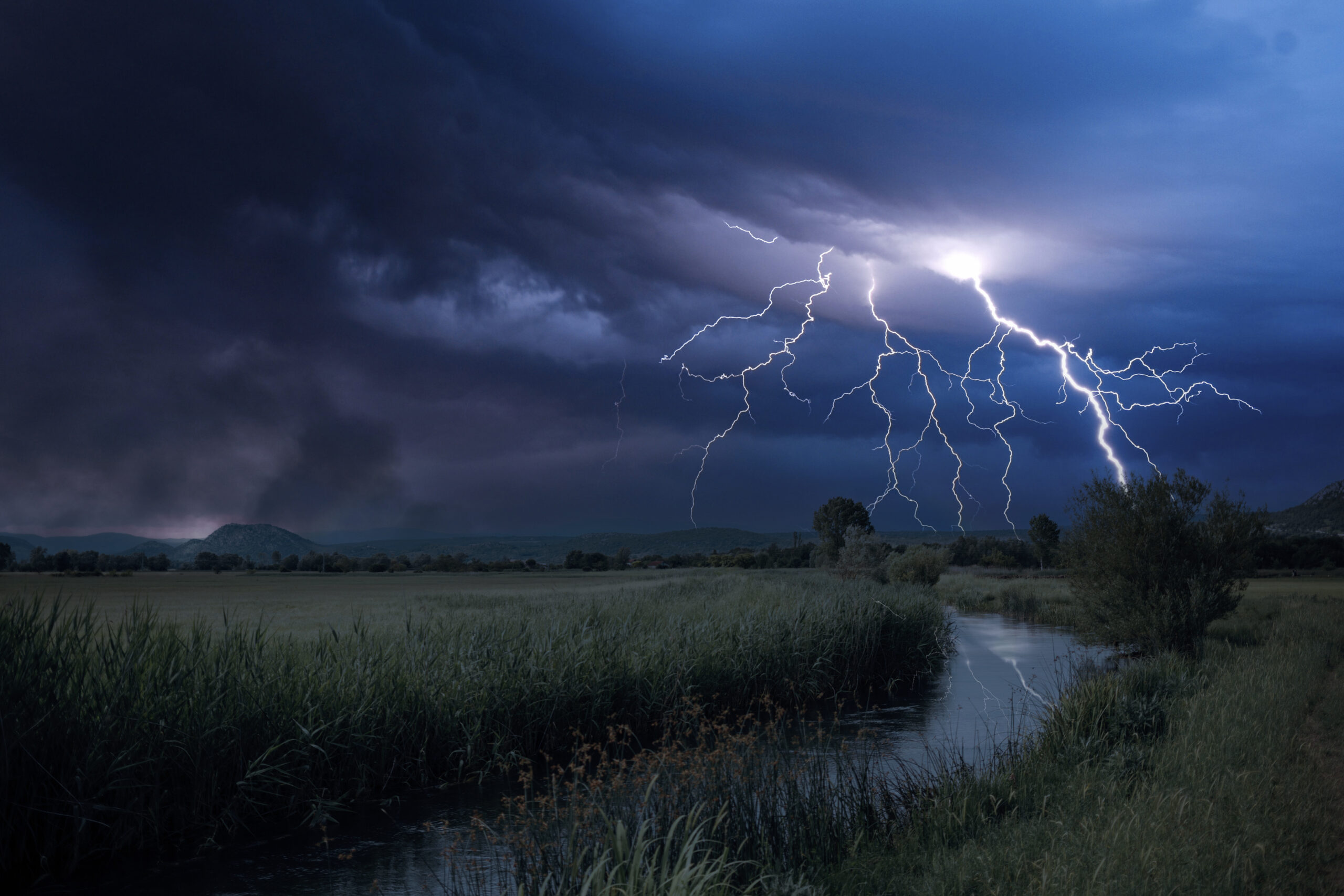 concepto-de-collage-de-efectos-meteorologicos